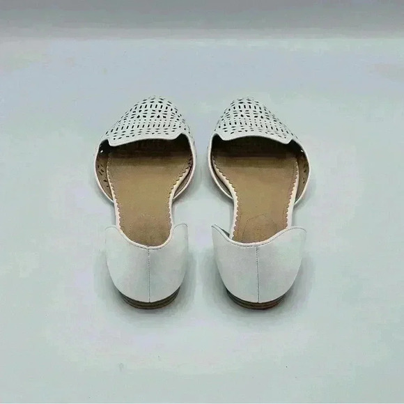 Isaac Mizrahi Pointed Toe White Perforated Flats, Size 7.5 - Picture 5 of 10